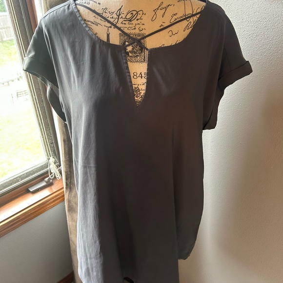 Express Gray Tan Relaxed Cut Out Blouse - Picture 3 of 6